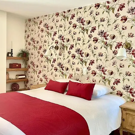 Отель Les 7 Meuses - Restaurant & Hebergements Hoteliers - Insolites - Wellness - 3*