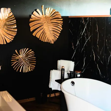 Отель Les 7 Meuses - Restaurant & Hebergements Hoteliers - Insolites - Wellness -