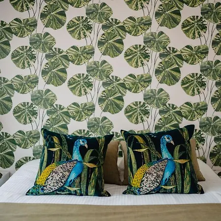 Les 7 Meuses - Restaurant & Hebergements Hoteliers - Insolites - Wellness - Профондвиль